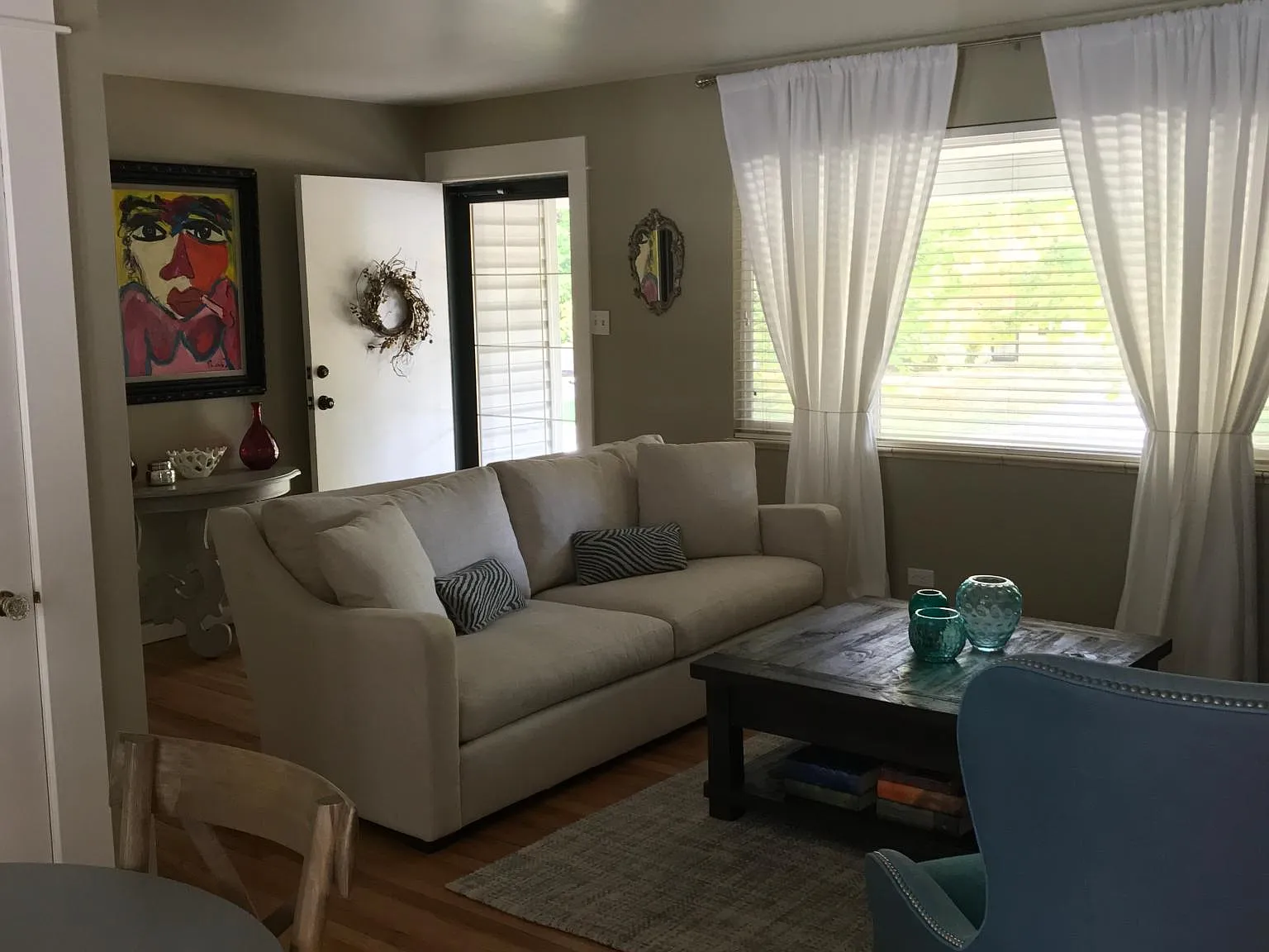 3 bed, 1900 sqft, $3,750 — Photo 2