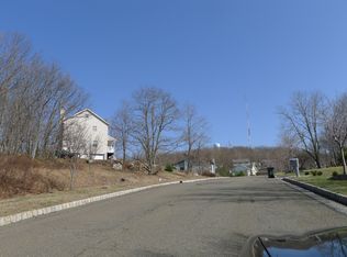 82 Halley Dr, Pomona, NY 10970