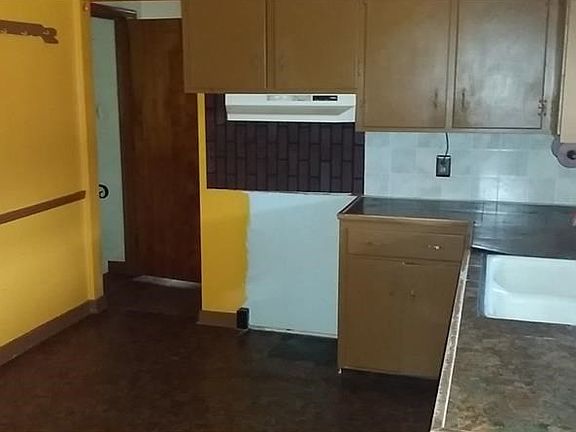 3rd image of 277 S Main St