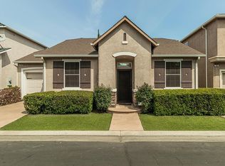 735 W Brittany Ln, Clovis, CA 93619