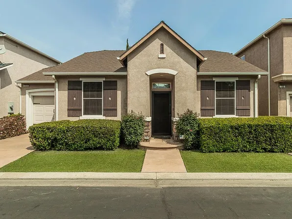 735 W Brittany Ln, Clovis, CA 93619
