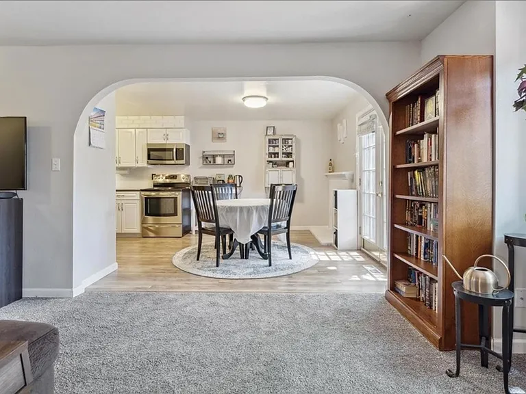 2933 S Lansing Way — Photo 4