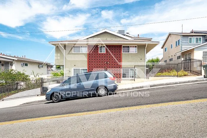 2 bed, 2.0 bath, 1000 sqft, $2,750 — Photo 2