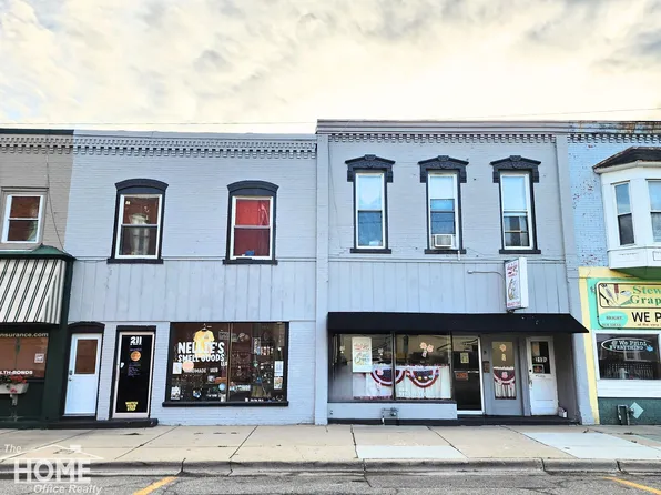 211-213 N Ball St, Owosso, MI 48867