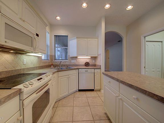 3rd image of 4247 Woodhall Cir