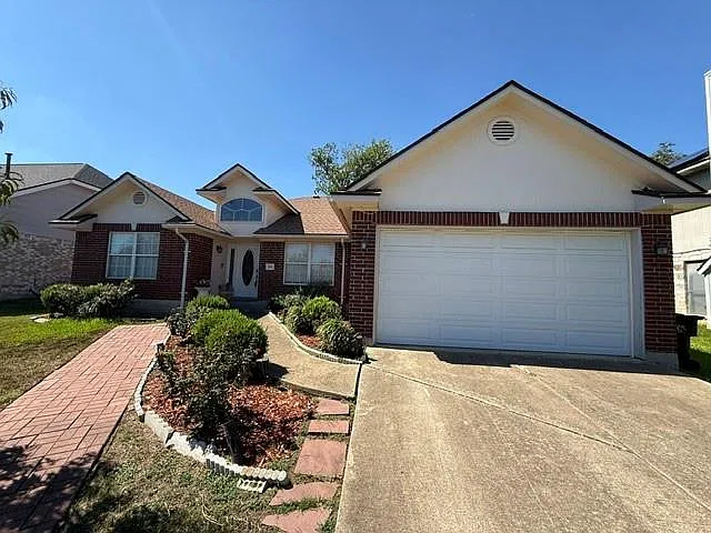 4 bed, 2.0 bath, 2143 sqft, $2,450 — Photo 2