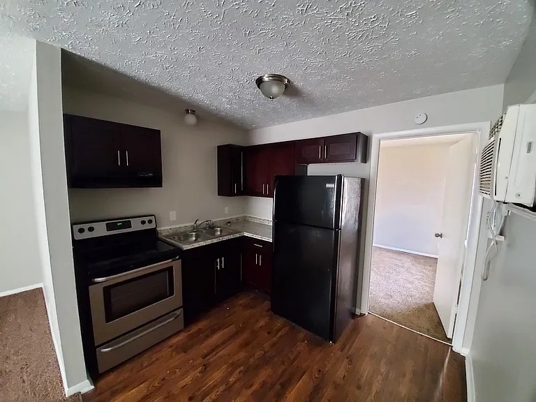 342 E Webster St — Photo 3