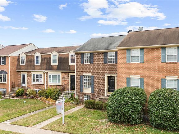 3rd image of 808 De Franceaux Way