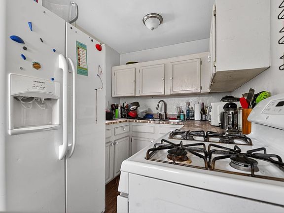 3rd image of 4745 Zuni St