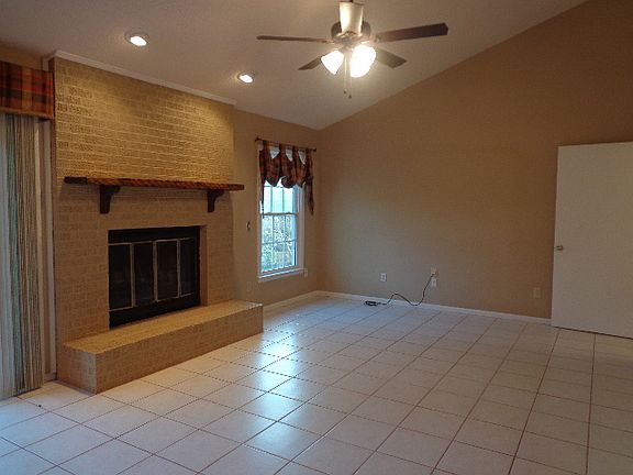 5th image of 105 E Kingswood Dr