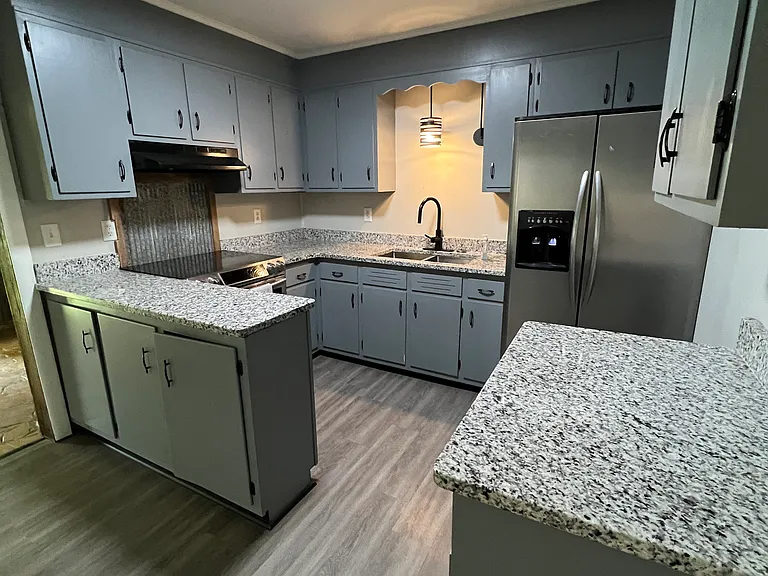 145 Lee Dr — Photo 2