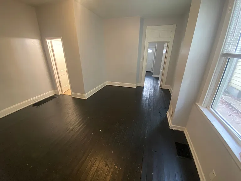 2209 Victor St — Photo 5
