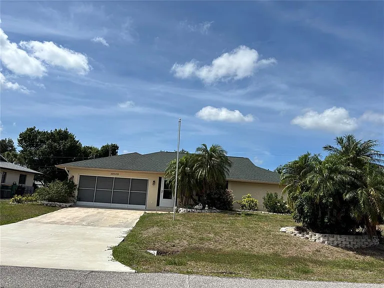 10123 Bay Ave — Photo 1
