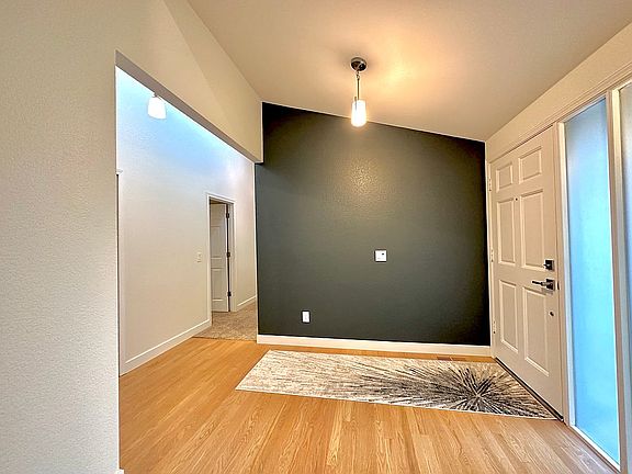 3rd image of 19235 SE 46th Pl