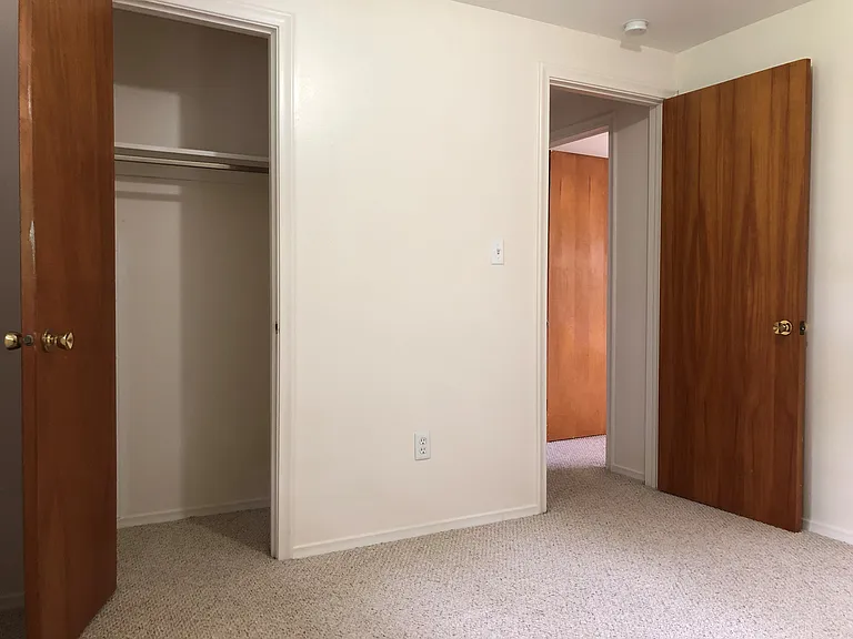 Belleview Townhouses and Apartments — Photo 22