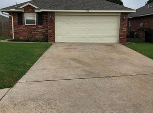 522 SW 38th Ter, Moore, OK 73160