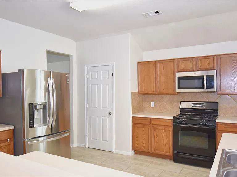 4717 Foster Hill Ct — Photo 7