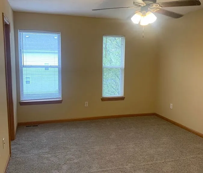 1003 NE Clear Creek Dr — Photo 5