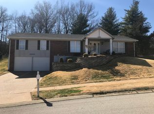 5383 Royalfield Dr, Saint Louis, MO 63129