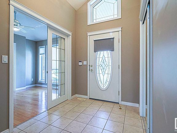 3rd image of 114 Dunfield Cres