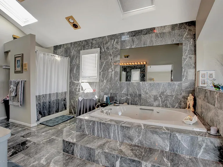 374 Aldo Dr — Photo 22