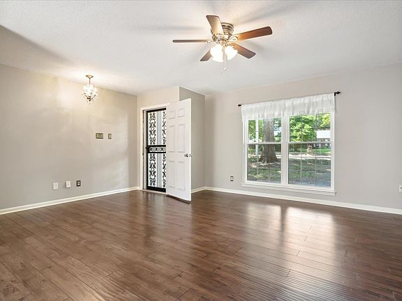 5th image of 1739 Hobbits Glen Dr #12