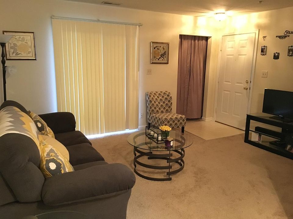 1st image of 61 Fern Oak Cir APT 300