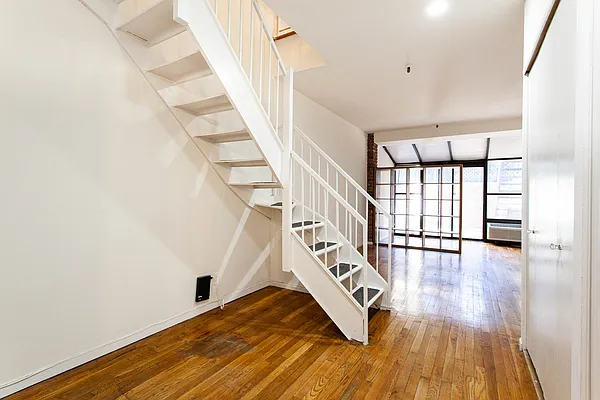 Rented by Cayenne Realty Group | media 15