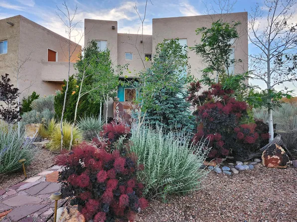 6079 Hoochaneetsa Plz S, Cochiti Lake, NM 87083