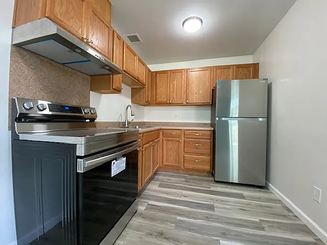 Carmel Ave Apartments — Photo 21