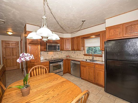 3rd image of 151 Brittle Ln