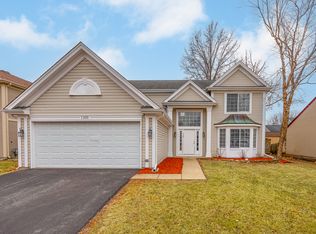 1100 Scarlet Oak Cir, Aurora, IL 60506