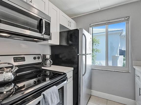 5th image of 207 NE 14th Ave #207