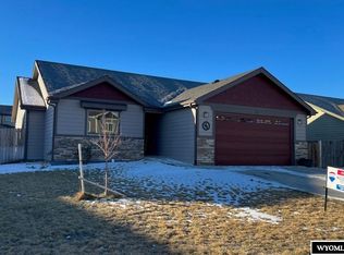713 Camp Davis Cir, Evansville, WY 82636