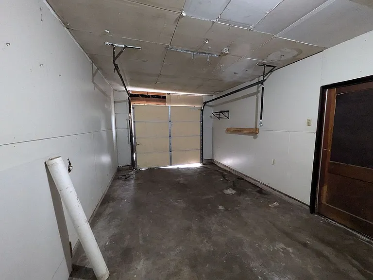 302 Bridal Wreath Ave — Photo 21