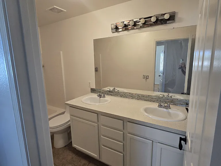 708 Eucalyptus Ave — Photo 36