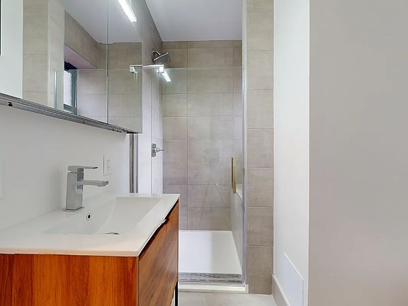 4th image of 349 E 82nd St APT 5FW