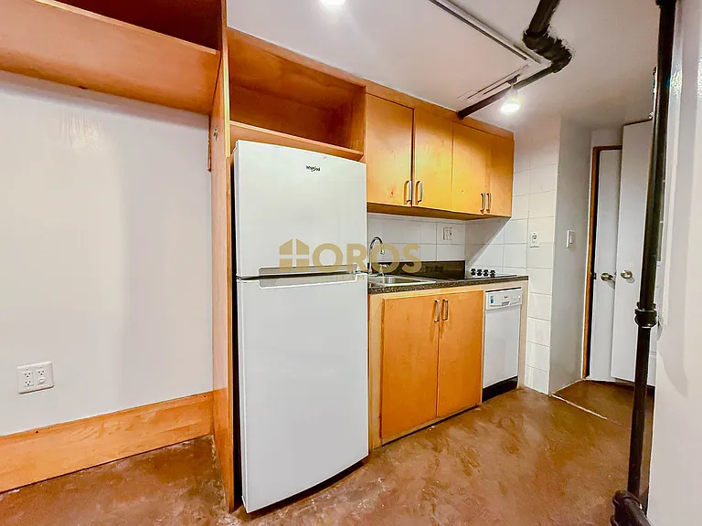 533 E 5th St #G1 — Photo 4
