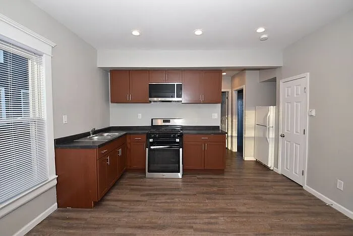 2 bed, 1.0 bath, $795 — Photo 4