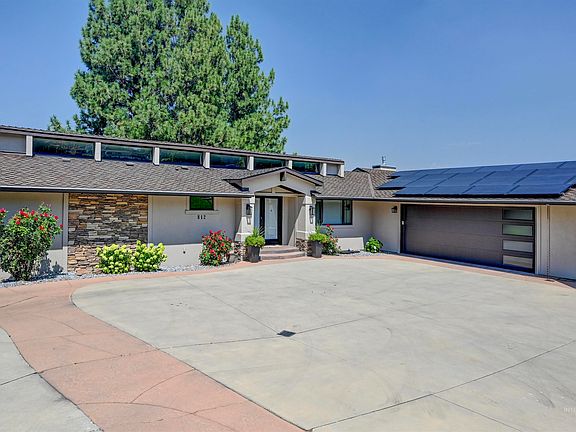 3rd image of 812 E Hearthstone Dr