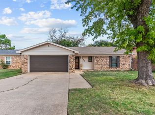 728 Bridle Ave, White Settlement, TX 76108