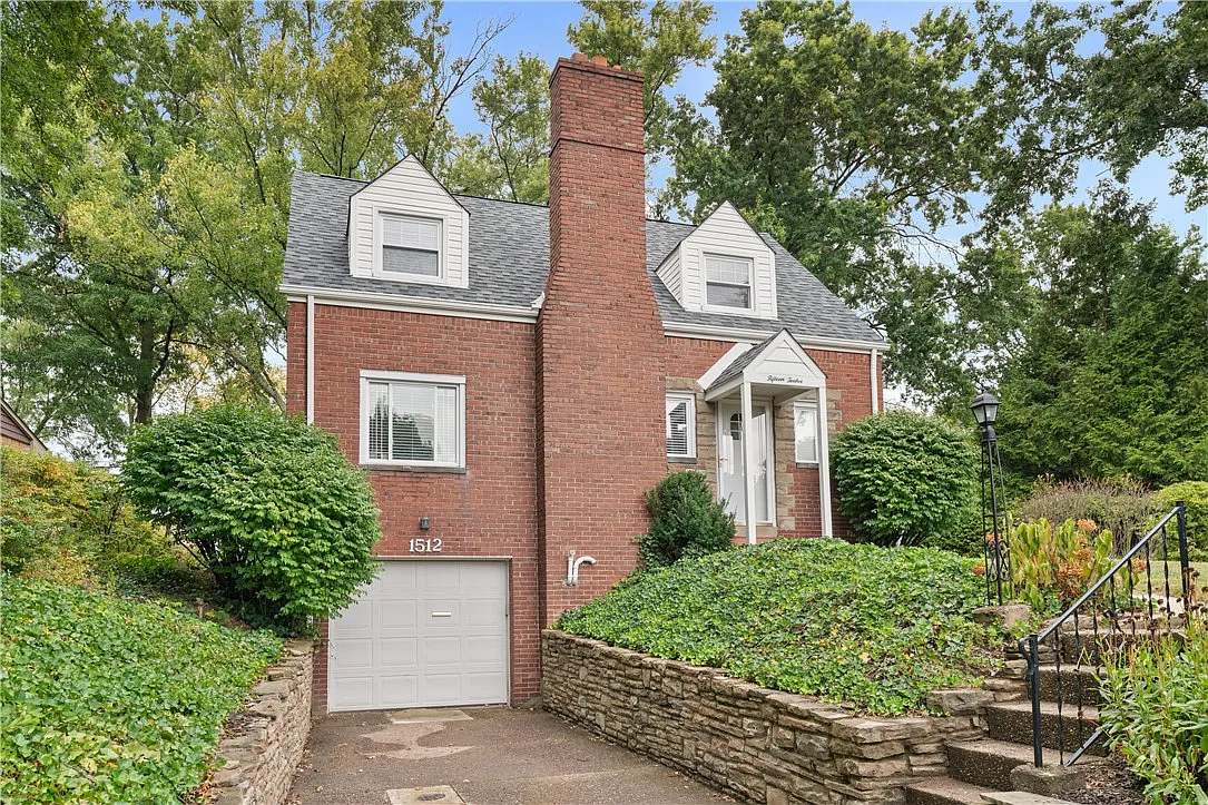 1512 Worcester Dr photo 1