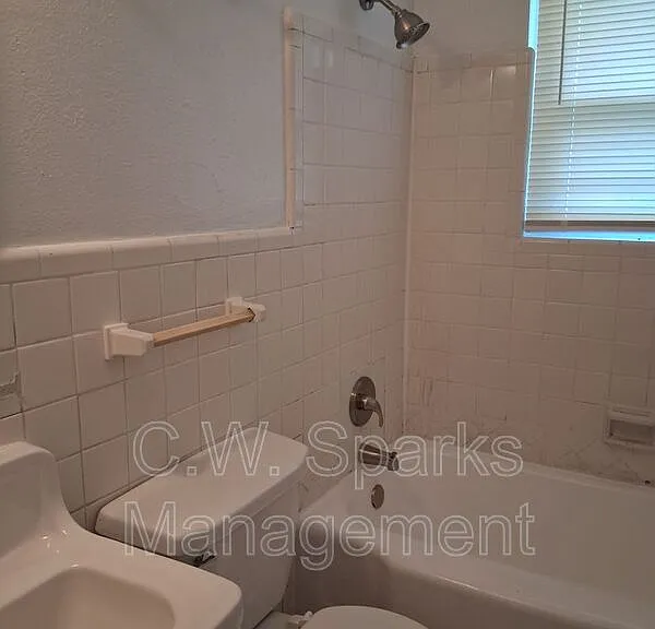 3019 Avon St — Photo 4