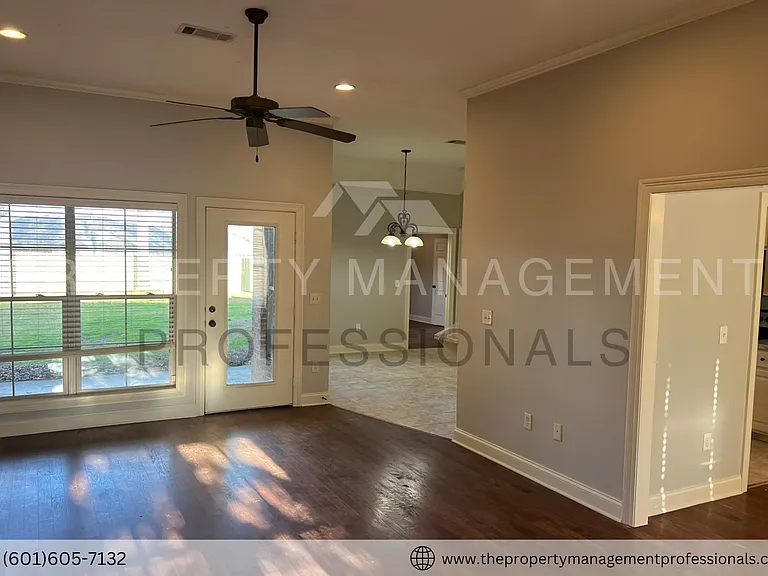 116 Cedar Green Dr — Photo 8