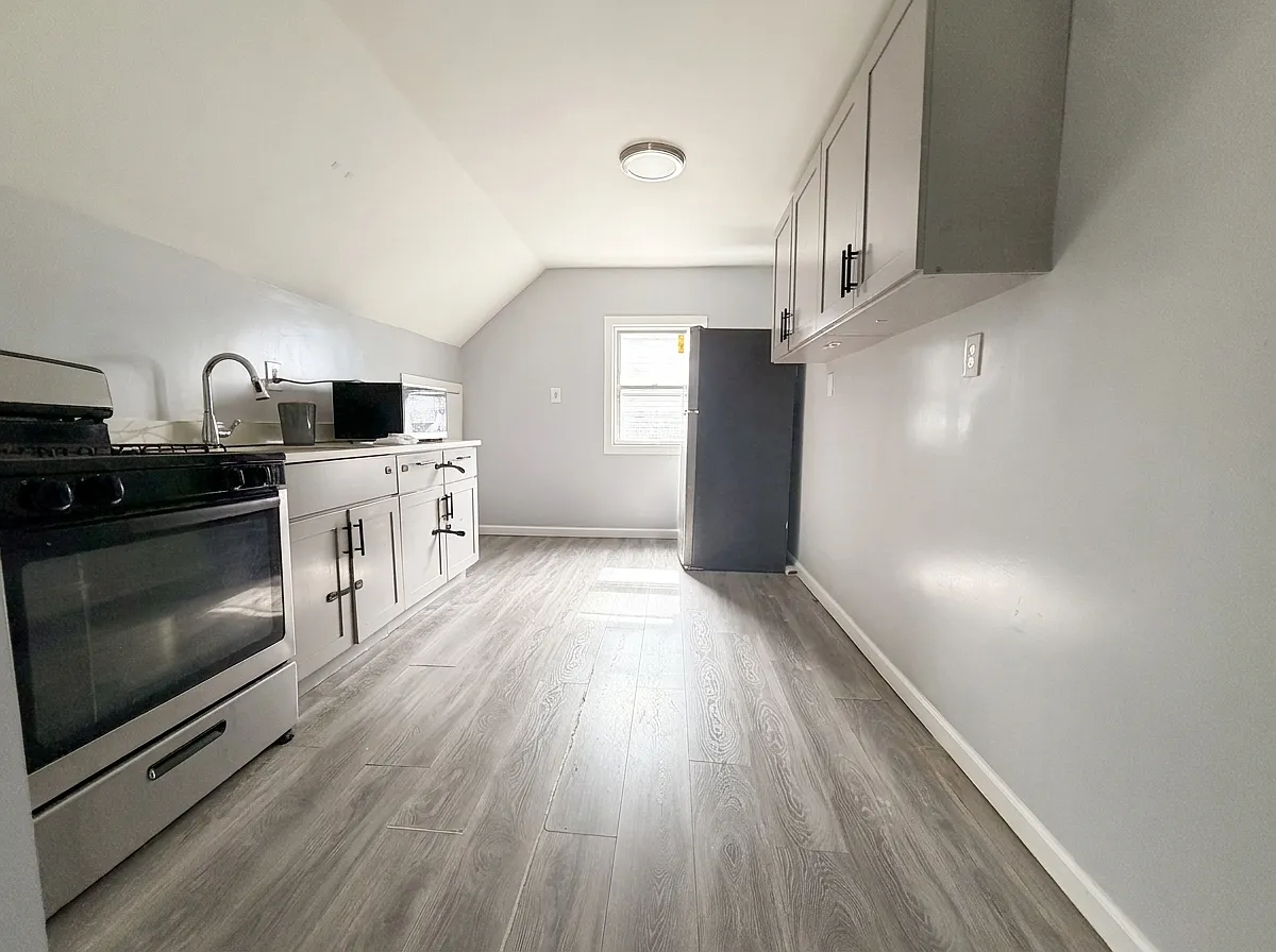 2 bed, 850 sqft, $1,850 — Photo 3