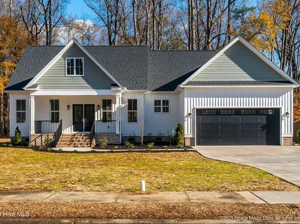 121 Castle Court, Washington, NC 27889