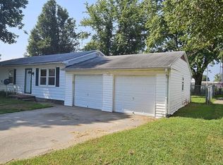 34 Mohawk St, Mc Clure, IL 62957