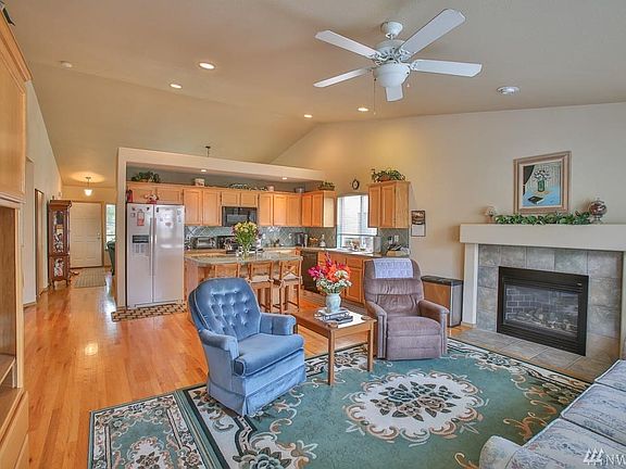 5th image of 1609 186th Street Ct E