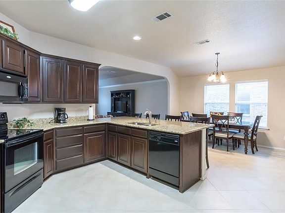 5th image of 950 Thistle Meade Cir