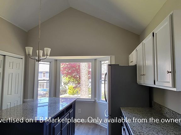 Vaulted ceiling. Double-door pantry.
